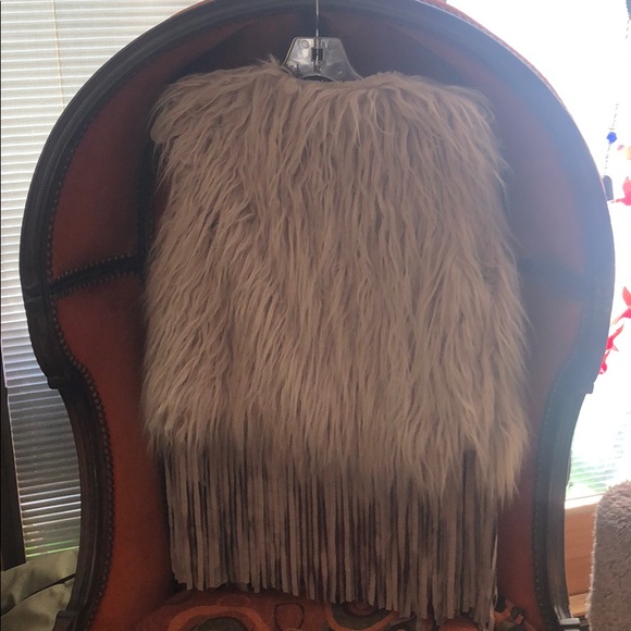 Faux fur vest. - Picture 2 of 4